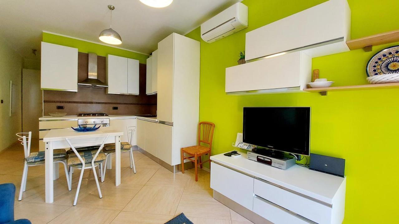 Colors Pool Apartment Bardolino Exterior photo